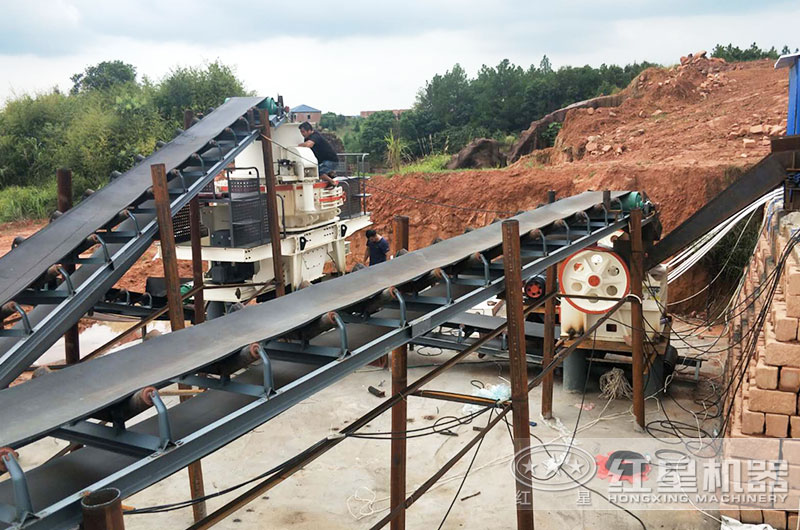 石頭加工沙子每噸成本多少錢？石頭加工沙子設(shè)備有哪些？