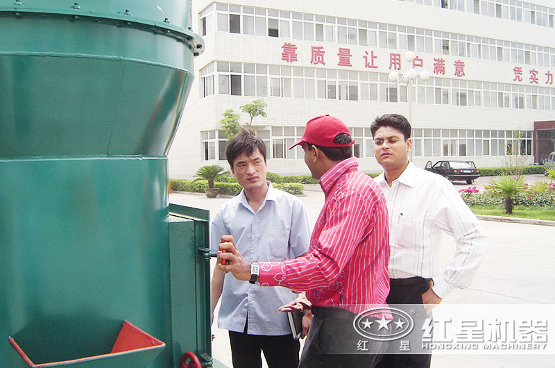 每天10噸的打石粉機器哪兒有？環(huán)保嗎？